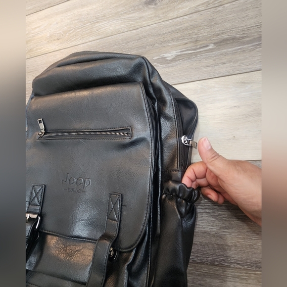 Jeep Vintage Black Leather Buluo Backpack for Men - Picture 4 of 13